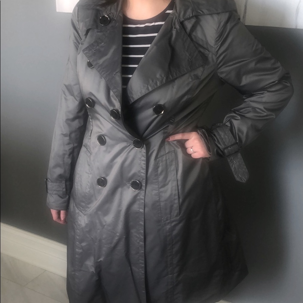 Nice trench coat with removable lining.